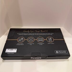 NWT smirly Brand, cheeseboard and charcuterie platter‎ serving tray.